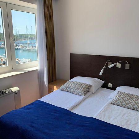 Apartment Aci Marina Cres Exterior foto