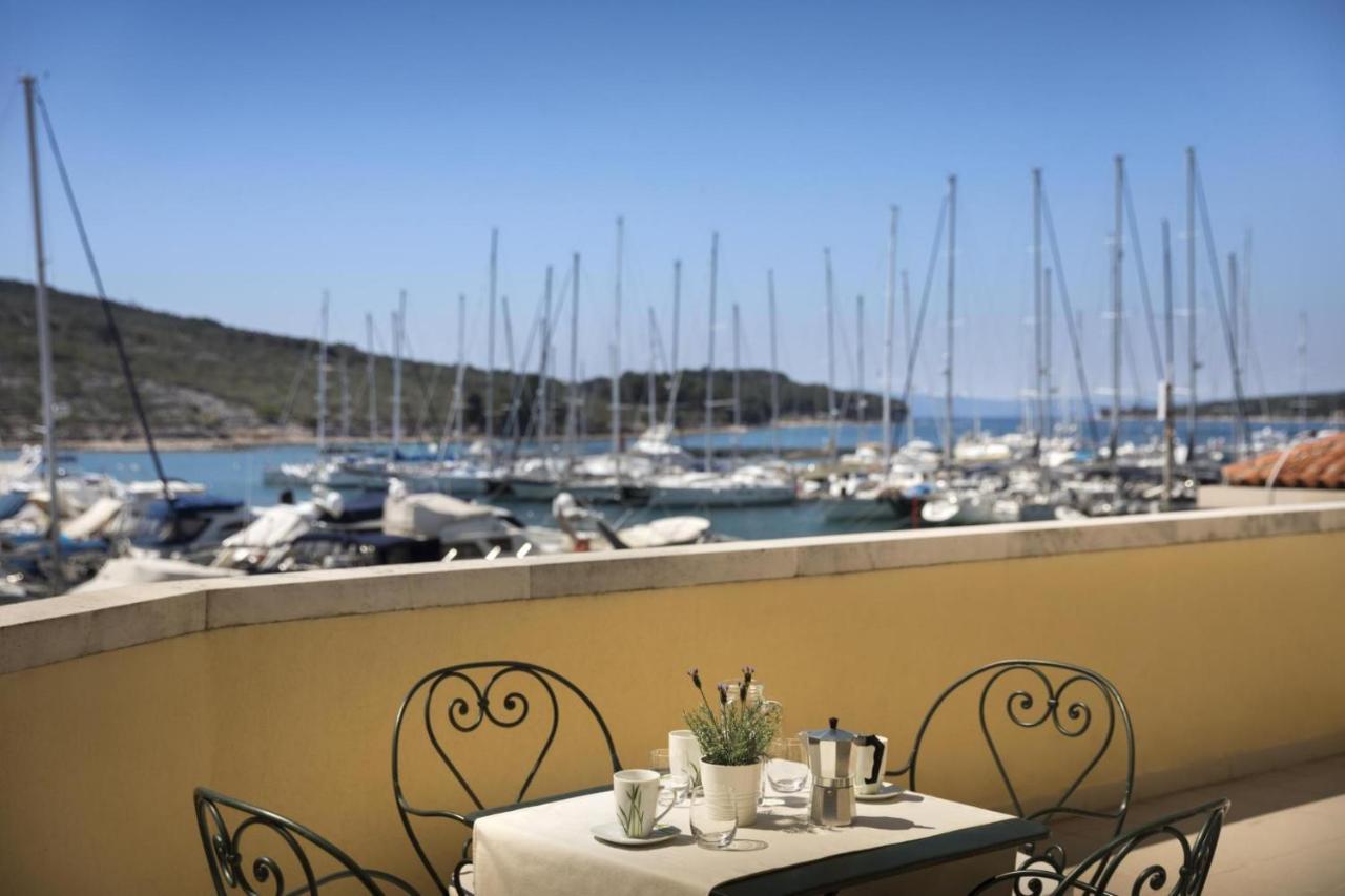 Apartment Aci Marina Cres Exterior foto