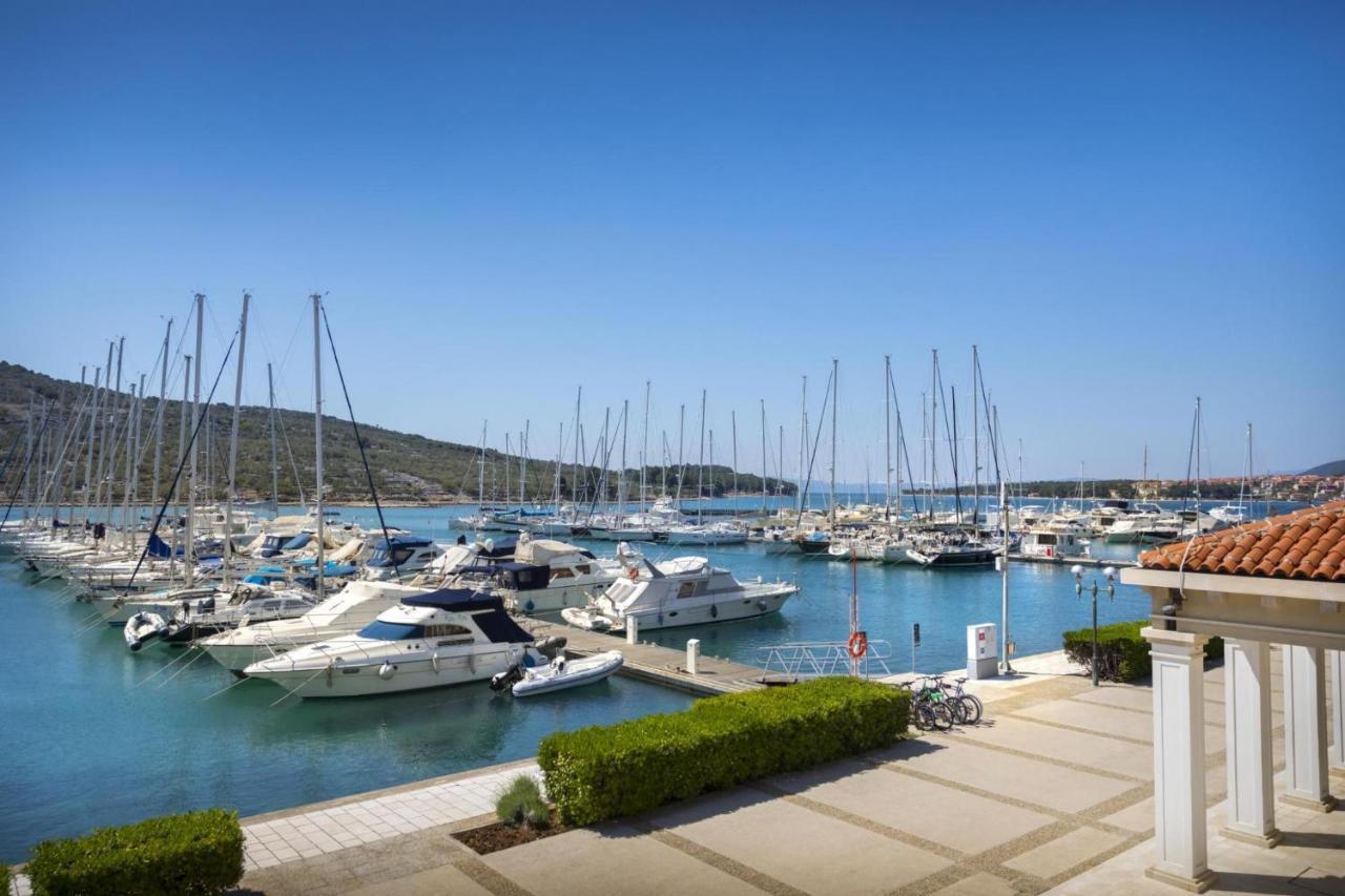 Apartment Aci Marina Cres Exterior foto