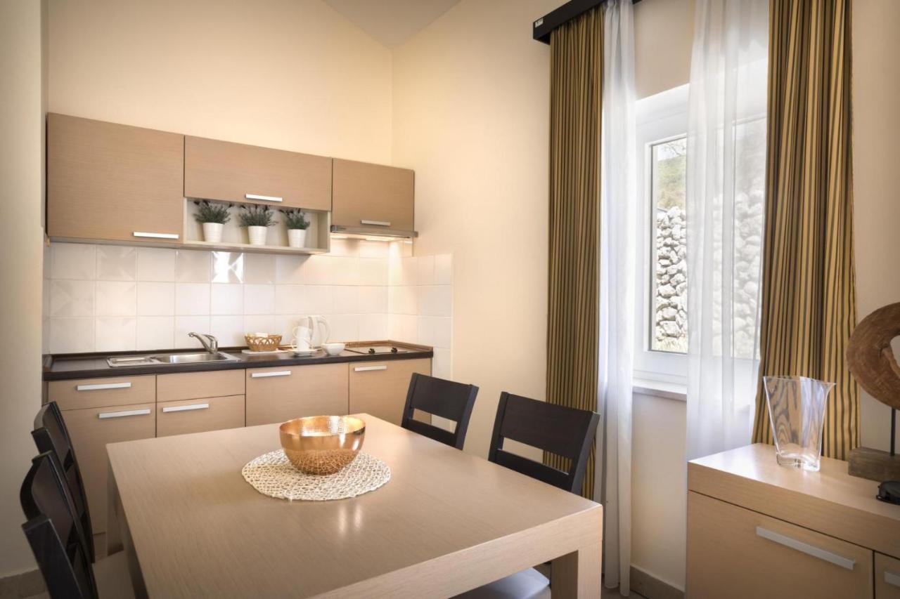 Apartment Aci Marina Cres Exterior foto